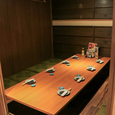 2名様～個室へご案内致します！カップルで、会社帰りに、友人と、少人数でも個室でゆっくりとお過ごしいただけます。夜ご飯にも是非ご利用ください。また枚方での記念日や誕生日会などにも人気の個室を多数ご用意しております。