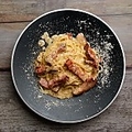 料理メニュー写真 ベーコンの濃厚カルボナーラ
