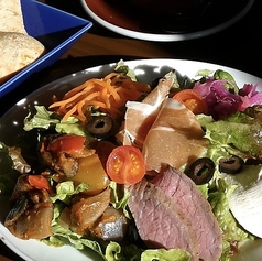 大人気！６種のデリが付いたグルマンサラダ