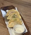 料理メニュー写真&nbsp;生ハムとそら豆、チーズの揚げ餃子