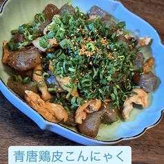 青唐辛子と鶏皮こんにゃくのピリ辛炒め