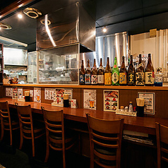 人気のカウンター席は横並びに座れるのでデートにもピッタリです！もちろん、お一人様も大歓迎です◎