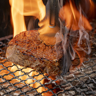 【肉料理】豪快に焼き上げる自慢の肉料理