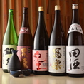 日本各地より取り寄せるこだわりの地酒やプレミアム焼酎をご用意しております。