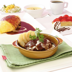 【至福の贅沢】煮込みハンバーグと選べるオムライスセット 1,900円（税込 2,090円）