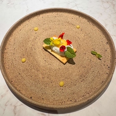 ご提供するコース料理は季節の食材を使用していますので、季節によってご提供するお料理が変わる場合があります。