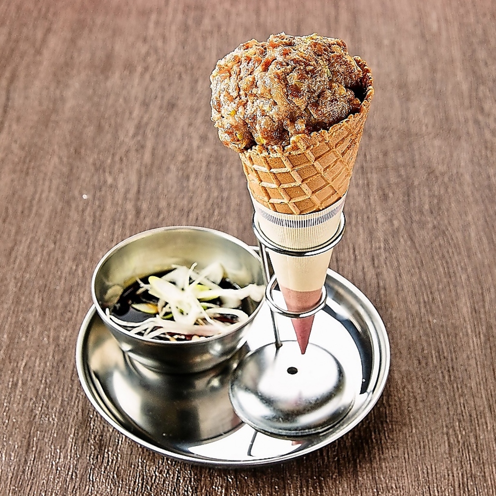 アイスクリーム…じゃない！？当店ならではのオモシロメニュー「大玉つくねアイス」は話の種にも♪