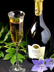 その他、有名シャンパン多数、取り揃えております。