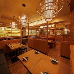 まったりとお話するのもワイワイ盛り上がるのも使い方はお客様次第！おしゃれな店内となっておりますので周りを気にせずお楽しみいただけます！お席のご要望などございましたらお気軽にお電話でお問い合わせくださいませ！