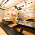 【4～6名様お席】明るく活気のある店内で会社の飲み会や、学園祭の打ち上げなどにもぴったりです。足を伸ばしてリラックスできる掘りごたつ式のテーブル席を多数完備しておりますので、仲間との楽しいひとときをゆっくりお過ごしいただけます。