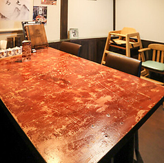 【お子様も大歓迎！】家族やお子様もいらっしゃる集まりなど、お子様用椅子も揃えておりますのでご利用ください。完全個室なので周りの方に気を遣わずに過ごせて安心して美味しい料理を堪能できます。