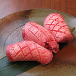 当店のイチオシ『上厚切り牛タンの横カット』