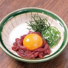 うま（馬）とろ！！旨辛月見ユッケ