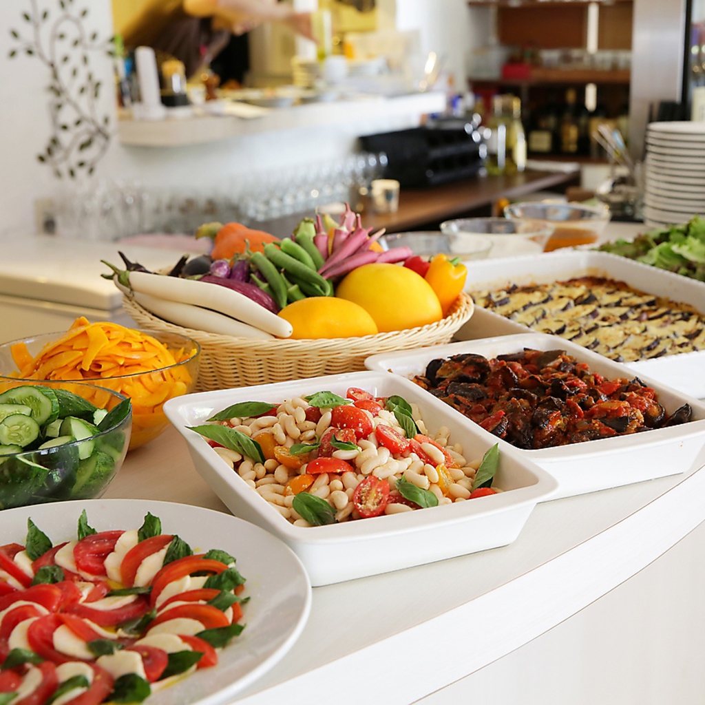 平日のランチは三浦野菜が食べ放題☆