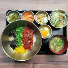 【特選ランチ】石焼ビビンバ定食や純豆腐チゲ定食など！の写真