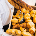 素材から焼き加減までこだわりの詰まったブーランジェリー ル・サンクの焼きたてパンを味わえます。