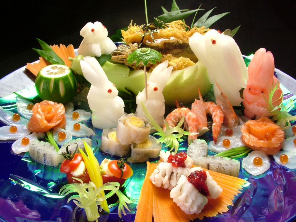 ご要望に応じてこの道のプロ・総料理長が鮮魚のお造りを創作致します！