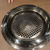 焦げが肉に付きずらいステンレス網を使用