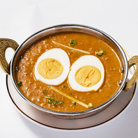 バリエーション豊富なカレーをお好みの辛さで♪