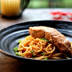 秋の贅沢　秋鮭とデュカの明太子クリームスパゲッティ