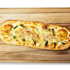 クラフトピザ　紅ズワイ＆アスパラ