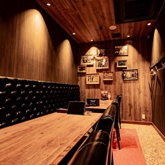 【最大16名様までOK】ちょっとした打ち上げや会社宴会など、大人数でのご宴会も承っております！お昼から営業しているので、夜だと難しいメンバーとの昼宴会はもちろん、ご親戚の集まりなどにも是非ご利用ください！