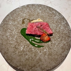 こだわり抜いたお料理とワイン、そして厳選したBGMをご堪能下さい。