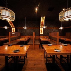 エリア最大規模の大宴会場を完備！皆様お顔を見渡すことができ一体感のあるご宴会が可能！広々とした造りとなっておりますので宴会途中のご移動もスムーズ！まさに幹事様理想の空間です。