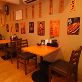 当店は1階と2階の2フロアー構成となっており、ゆったりとお寛ぎいただける空間づくりを心掛けております♪4名様から6名様向けのテーブル席などもございますので、団体の宴会などにもぴったりです！美味しいもつ鍋などを皆様でご堪能ください◎