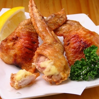 宮崎産の若鶏を使用。特製のスパイスで味付けします！