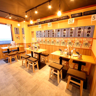 《神戸で宴会》木を基調とした落ち着きのある店内