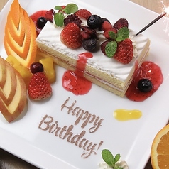 特別な日のお祝いはケーキ持ち込みOK◎バースデープレートのご用意も可能です♪の写真