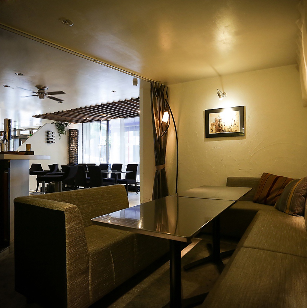 奥のソファー席は最大12名様までOK！合コンにも◎