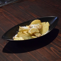 トリュフ塩とチーズのフライドポテト