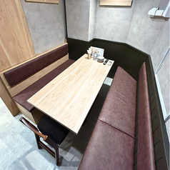 5～7名様までの人数でご利用頂けます。接待や会食、女子会、顔合わせにも使える落ち着いた個室です。