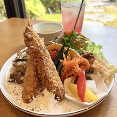【ランチ限定】特大海老フライと和風きのこピラフ