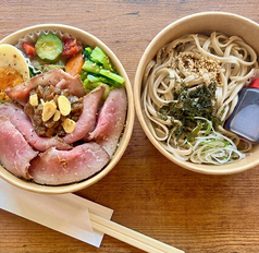 葡萄牛ローストビーフのっけ弁当ミニ蕎麦セット