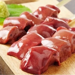 朝〆の甲州健味どりを紀州備長炭で丁寧に焼き上げます。