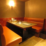 プライベート感たっぷりのソファ席はデートやお食事にも◎