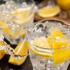 人気所から珍しい銘柄まで多彩な焼酎ご用意ございます。