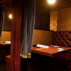 デートにもおすすめの席です。女の子とスタイリッシュに焼酎を愉しむ。