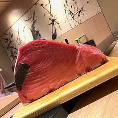 仕入れ状況や季節などで内容が変化。種類豊富なメニュー