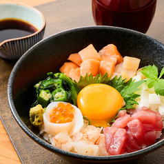 たっぷり海鮮丼