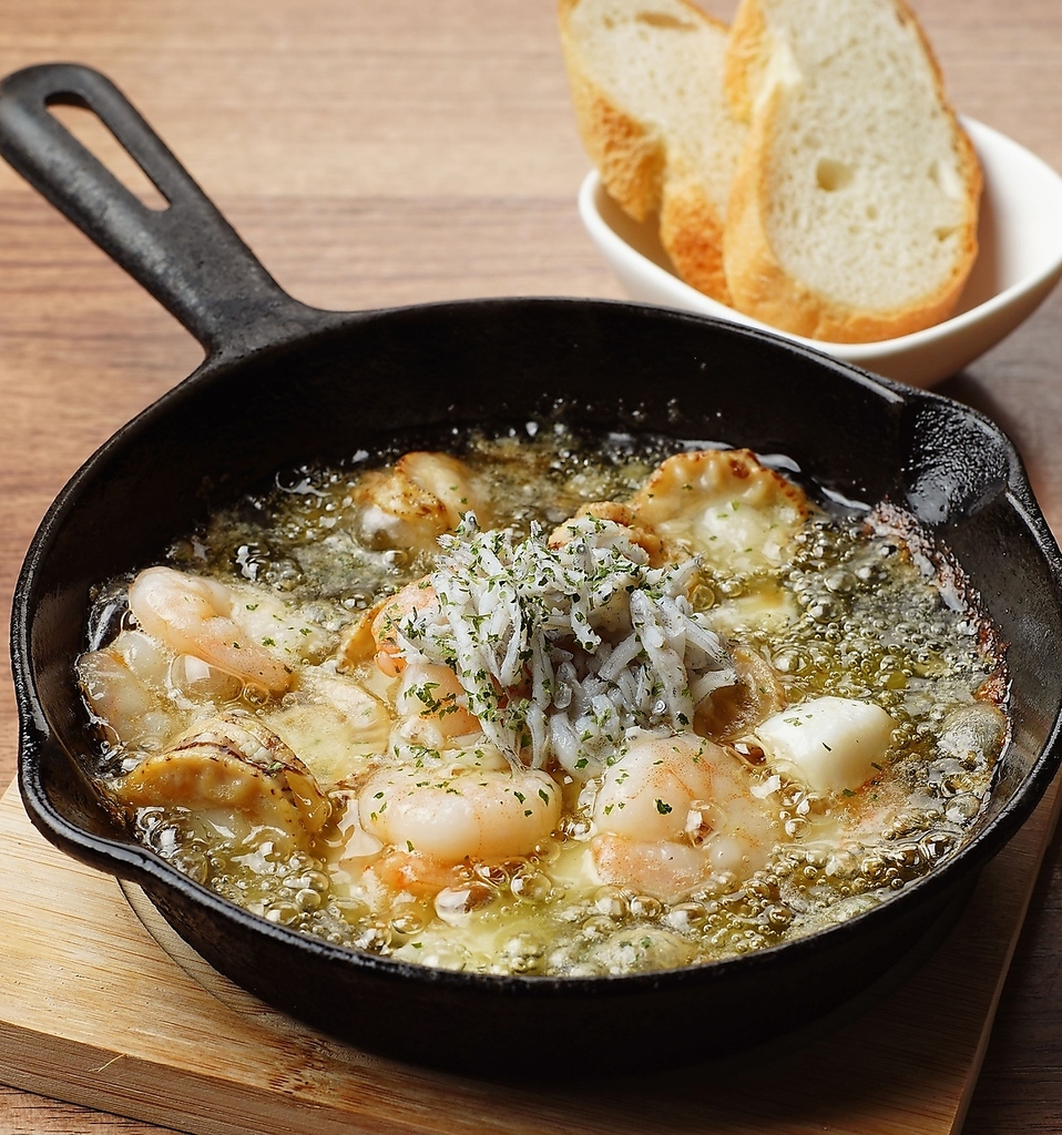 海鮮ごろごろアヒージョ　ビールが止まりません！