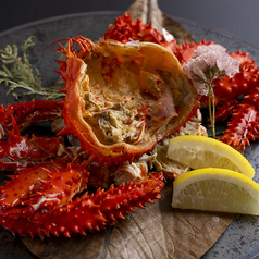 当店では、完全個室席をご用意しており、家族とのお食事に最適な空間です。プライベート感あふれる個室で、周りを気にせずに楽しい会話を楽しむことができます。大切な家族とともに、美味しい料理を囲みながら、特別なひとときをお過ごしください。