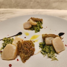 ホタテ貝のミキュイとブロッコリーのフォンダン