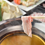 温かな木のぬくもりを感じる空間で、ゆったりとおくつろぎいただけます。