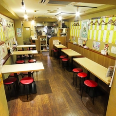 ＊上野飲みに最適なスタンダードテーブル席＊上野・御徒町での仕事帰り飲みに使いやすいスタンダードなテーブル席。アメ横のにぎわいを感じつつも落ち着いて食事が楽しめる、当店で最も利用率の高い万能席です。