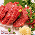 上野・御徒町近くで、食べ飲み放題の楽しめる居酒屋です。肉寿司や海鮮、焼き鳥、寿司まで、豊富なメニューを個室でゆっくり楽しめます。特に朝引きの地鶏を使った料理は絶品。ランチから宴会まで、上野駅からすぐの当店で3時間の飲み放題付きコースをお楽しみください。