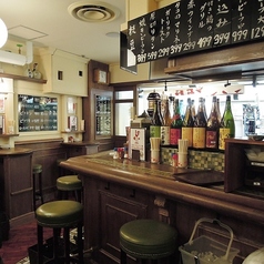 どこか懐かしい洋食レトロな空間で、大切な人と過ごす特別なお席。自慢のローストビーフやトンテキをつまみながら、二人の会話も自然と弾みます。お一人でのご利用はもちろん、ちょっとした記念日のミニディナーにもおすすめです。